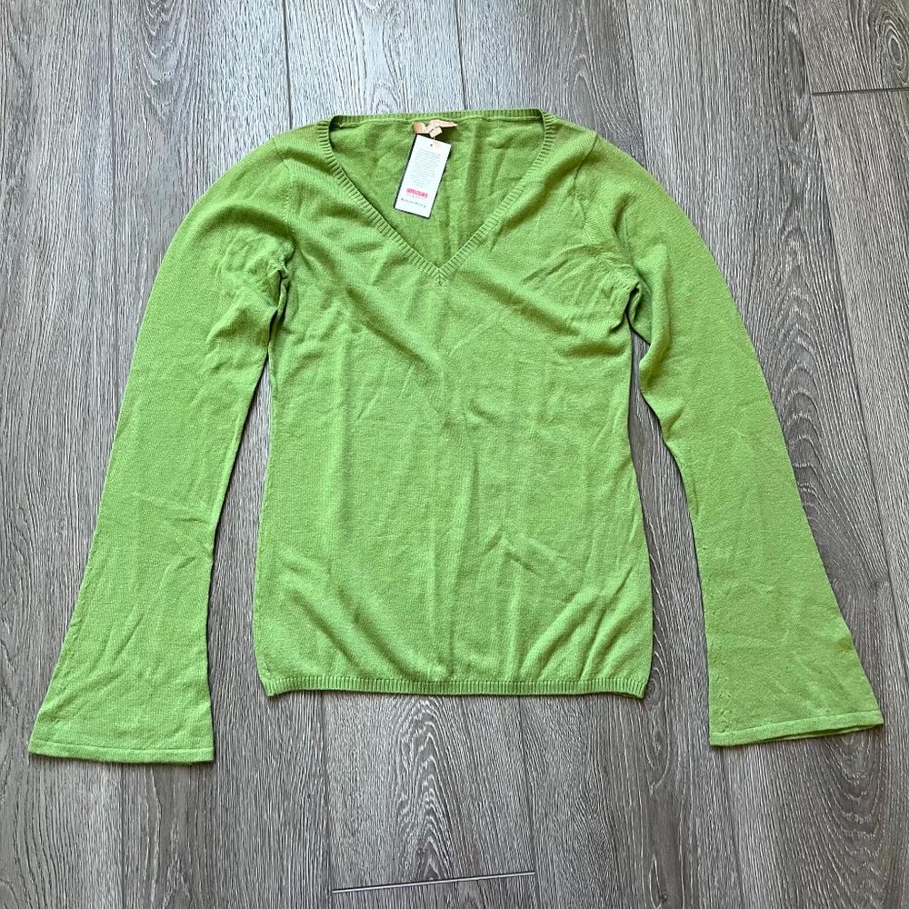 NWT Kier + J 100% cashmere bell sleeves V-Neck Green Sweater‎
